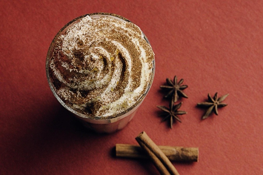 Winter Chocolate met slagroom, kaneel en steranijs